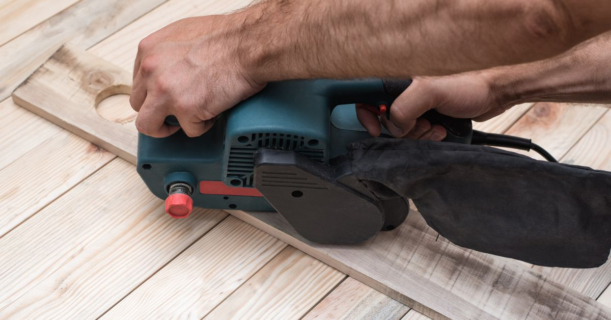 How to Use a Belt Sander to Remove Paint？
